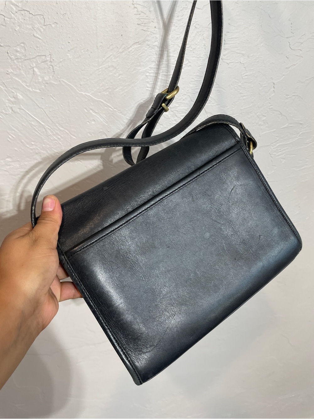 Vintage Coach Leather Turn Lock Crossbody/Shoulder/Purse Bag - 90s Brass Hardwar - Picture 5 of 11